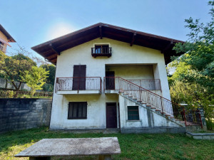 Cambiasca, casa indipendente su due livelli da ristrutturare - rif. 052