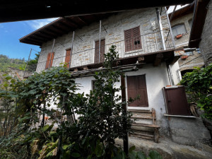 Caprezzo, rustico panoramico con ampia terrazza nel cuore della Val Grande - Rif. 053