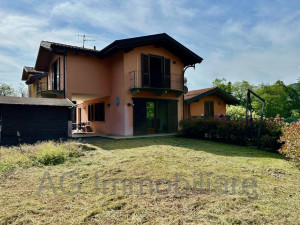 Verbania dintorni,  villetta semi indipendente con giardino - Rif. 064