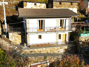 Valle Cannobina, casetta indipendente con terrazzo e balcone - Rif. 108
