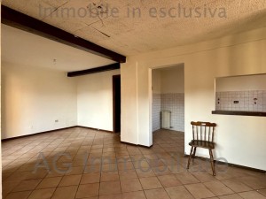 Verbania Intra, renovierungsbedürftige Wohnung mit Innenhof und Garage - Ref. 018