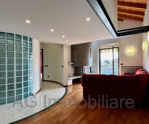 Verbania Intra centre, penthouse on two levels with terrace - Ref. 218