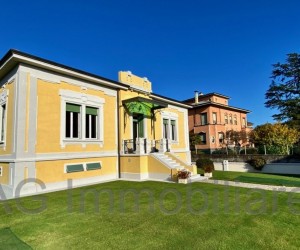 Verbania centro splendida villa d'epoca con giardino - Rif: 354